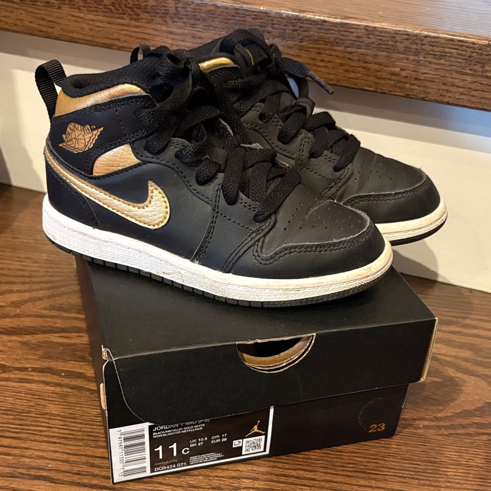 Nike Kids Jordan 1 mid toddler size shoe 11